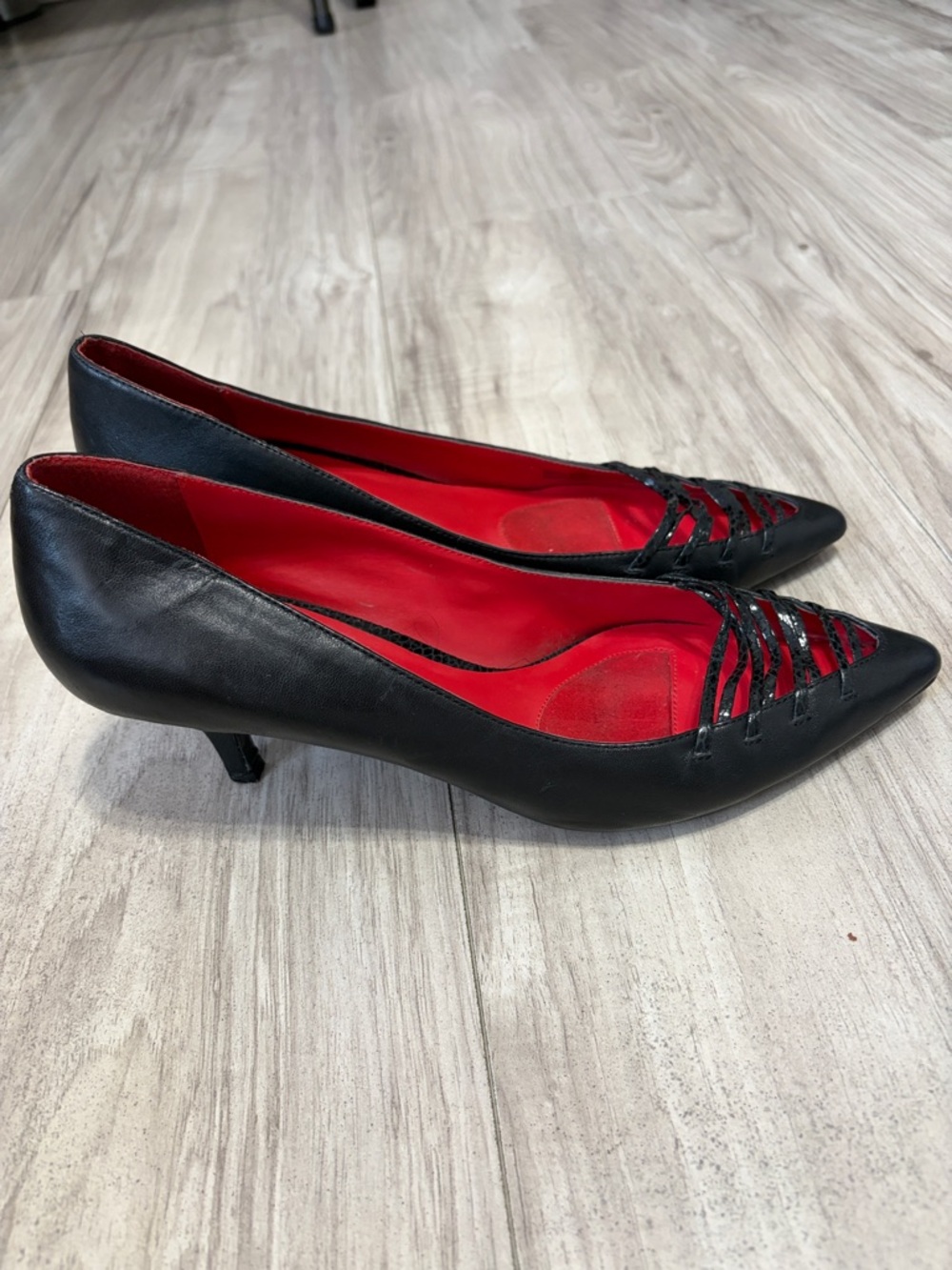Charles Jourdan Black Pointed Kitten Heels with Red Interior - Picture 2 of 4